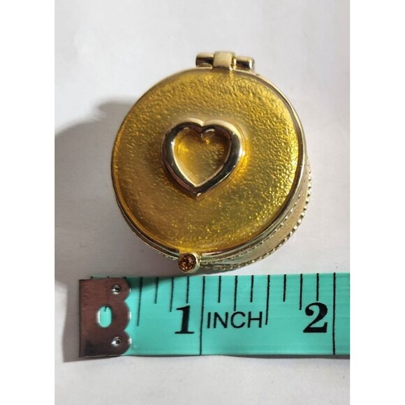 Gold Tone Round Trinket Box Heart Design Hinged Lid pill holder magnetic close - Picture 4 of 4